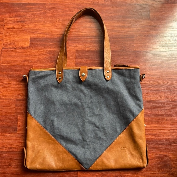 The Brand Label Handbags - Elegant Leather And Cavas Tote Longchamp